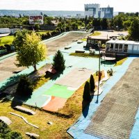 A FreeRide Club három műanyag borítású sítanpályája fentről, Budapest és Budaörs határán